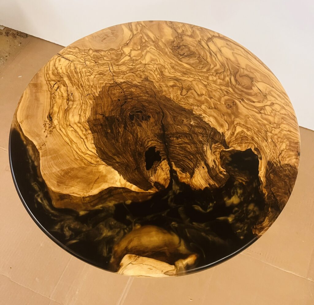 Stolik Kawowy z Drewna Oliwnego (50cm)